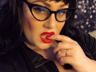 TheDevineMissDeviant