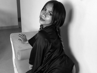 AngelaMari webcam girl as a performer. Gallery photo 1.