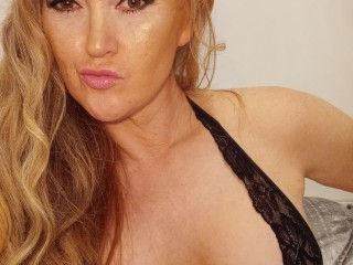 streamate GingerMilfHollie webcam girl as a performer. Gallery photo 2.