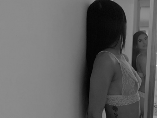 streamate EmilhyRosse webcam girl as a performer. Gallery photo 1.