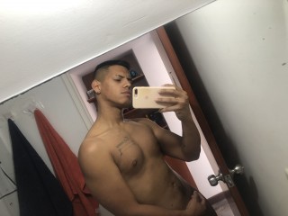 Jhonnbooy sexcamlive