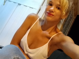 MiaNicholet's Cam show and profile