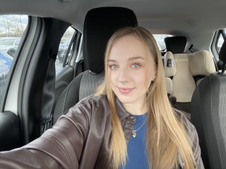 Chat with Innocentkatie2208 live now!