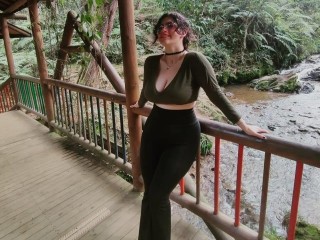 PerlaCooper webcam girl as a performer. Gallery photo 1.