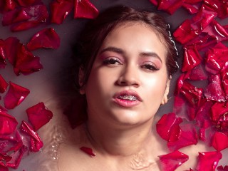 KorinaAngeel webcam girl as a performer. Gallery photo 7.
