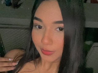 LaraWise webcam girl as a performer. Gallery photo 1.