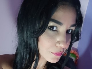 DeliaHot's Cam show and profile