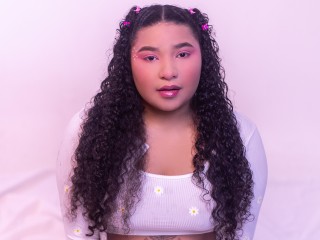 TessBeaker webcam girl as a performer. Gallery photo 4.