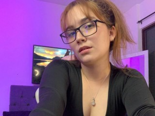 EmmaF webcam girl as a performer. Gallery photo 2.