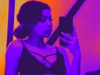 Lilytth webcam girl as a performer. Gallery photo 1.