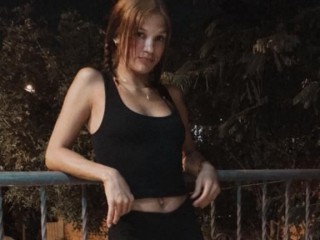 MiaNicholet webcam girl as a performer. Gallery photo 5.