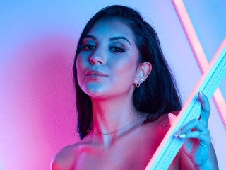 EmilyLefort webcam girl as a performer. Gallery photo 3.