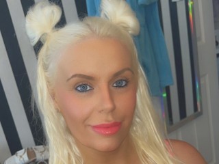 streamate Blondebomshell35 webcam girl as a performer. Gallery photo 1.