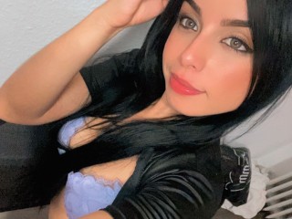 AmelieTaylorr webcam girl as a performer. Gallery photo 1.