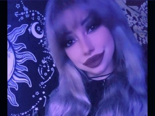 Chat with SerenaMonroe live now!