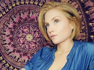 Chat with Theakgingersnaps live now!