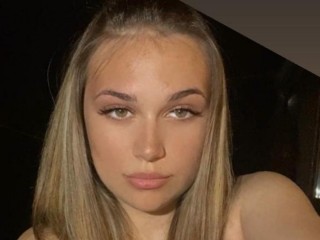 streamate HannahLowe webcam girl as a performer. Gallery photo 2.