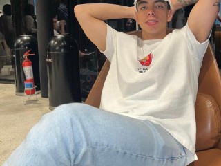 1 on 1 live sex chat with CarlosCock18 on latino cam