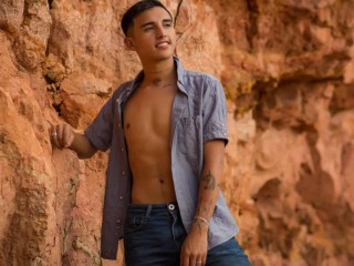 1 on 1 live sex chat with EthanCarter on latino cam
