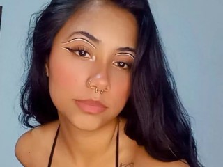 escarlethwatson23 webcam girl as a performer. Gallery photo 3.