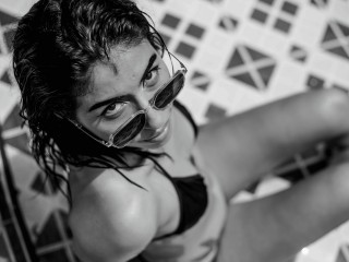 DulceeMia webcam girl as a performer. Gallery photo 3.