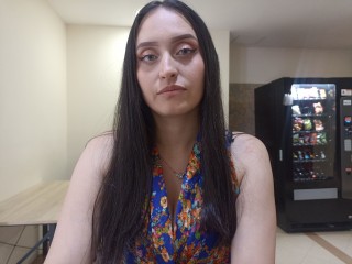 ZohePeletg webcam girl as a performer. Gallery photo 1.