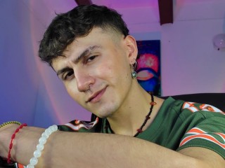 1 on 1 live sex chat with DimitriiBilak on latino cam