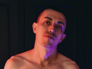 1 on 1 live sex chat with DavidJonnes19 on gay cam