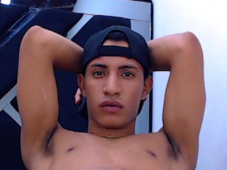 LucRivas Male Free Webcam Striptease