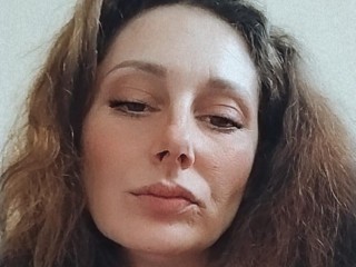 1 on 1 live sex chat with MariyLou on shaved cam