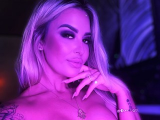 Sex VideoChat with MistressNikkiSavage on Cam2Cam Live Show