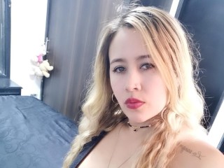 Emilybigboobs18's Streamate show and profile