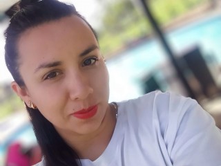 RebekaWine - Streamate Interactivetoys Piercing Tattoo Girl 