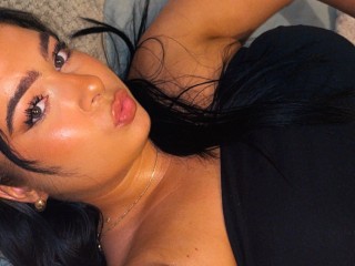 HotBrunetteBoddie webcam