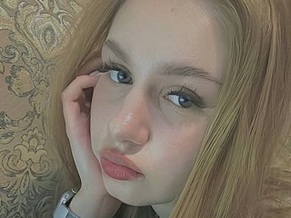 LoissPeach - Streamate Teen Piercing Smoke Girl 