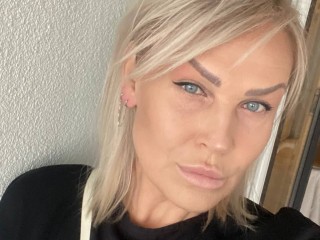 Evie_Paige - Streamate Milf Footjob Domination Girl 