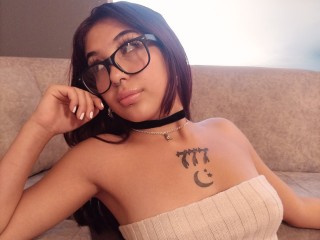 Unabarbiee77's Streamate show and profile