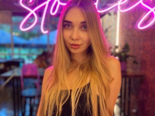 CuttiAnna - Streamate Teen Piercing Tattoo Girl 