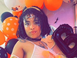 Miahernadez303av - Streamate Deepthroat Piercing Tattoo Girl 