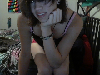 Indexed Webcam Grab of Androgynousraine