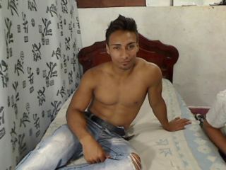 Indexed Webcam Grab of Muscularboy10xinches