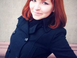 SofiaRed webcam girl as a performer. Gallery photo 1.