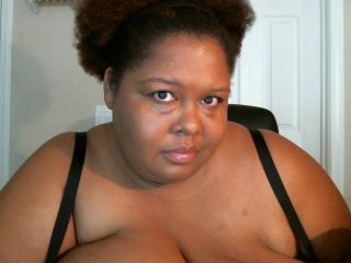 xPlushKarmelKittyx webcam girl as a performer. Gallery photo 4.