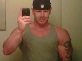 Indexed Webcam Grab of Jason_muscle_boy