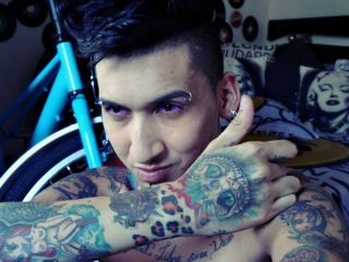 Indexed Webcam Grab of Mrtatto9inches