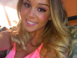 EmilySweet webcam girl as a performer. Gallery photo 2.