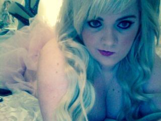 Indexed Webcam Grab of Blonde_rush