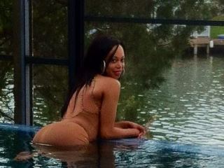 AleXXiLynn webcam girl as a performer. Gallery photo 2.