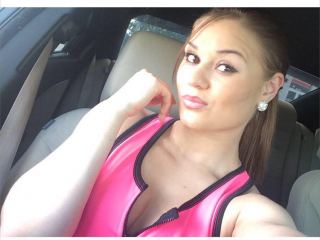 VeronicaKendall webcam girl as a performer. Gallery photo 3.