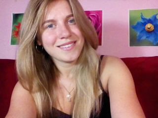 TenderSmile webcam girl as a performer. Gallery photo 4.